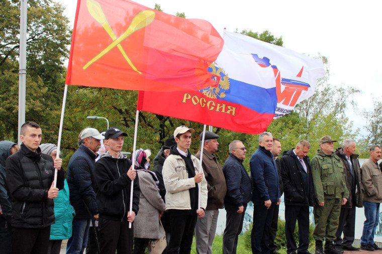 Церемония поднятия Государственного флага Российской Федерации.